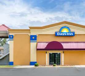 Days Inn Airport hotel exterior