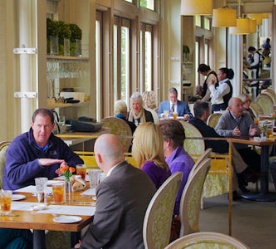patrons dining